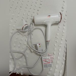 T3 Cura Hair Dryer - only used a few times